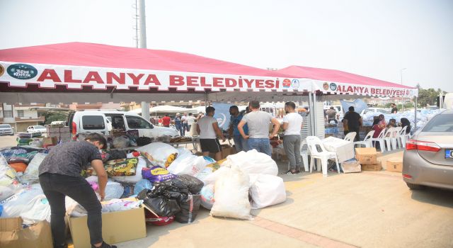 Alanya belediyesi yangın bölgesindeki ihtiyaç sahiplerine ulaşıyor