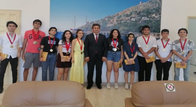 Alanya’nın YKS şampiyonları ödüllendirildi