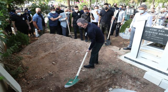 Başkan Muhittin Böcek ağabeyini son yolculuğuna uğurladı