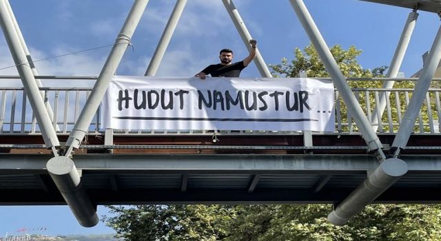 CHP’li Gürkan Yılmaz hudut namustur pankartı astı