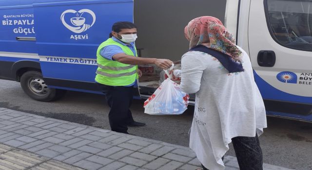 Büyükşehir ihtiyaç sahiplerinin yanında