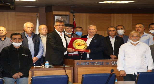 Karakocalı ve bölge sakinlerinden Başkan Şahin’e plaketli ziyaret