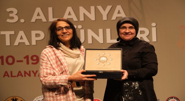 Prof.Dr. Aliye mavili aktaş, Alanya kitap günleri’ne konuk oldu