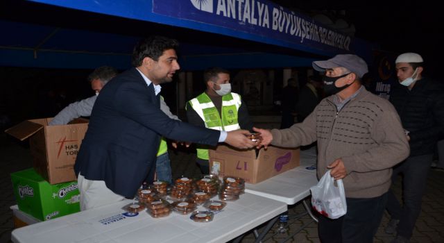 BÜYÜKŞEHİR’DEN MİRAÇ KANDİLİ’NDE LOKMA İKRAMI