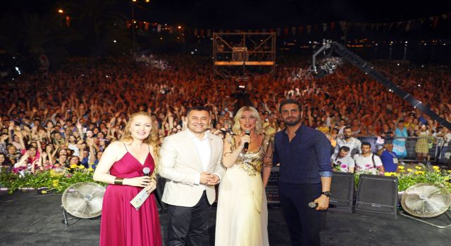 20. ALANYA ULUSLARARASI TURİZM VE SANAT FESTİVALİ’NİN İLK GÜNÜNDE SEDA SAYAN’DAN MUHTEŞEM KONSER