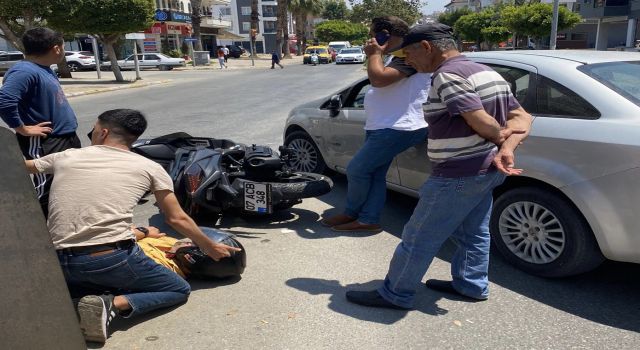 ARAÇ MOTOSİKLETE ÇARPTI SÜRÜCÜNÜN KOL VE BACAĞI KIRILDI