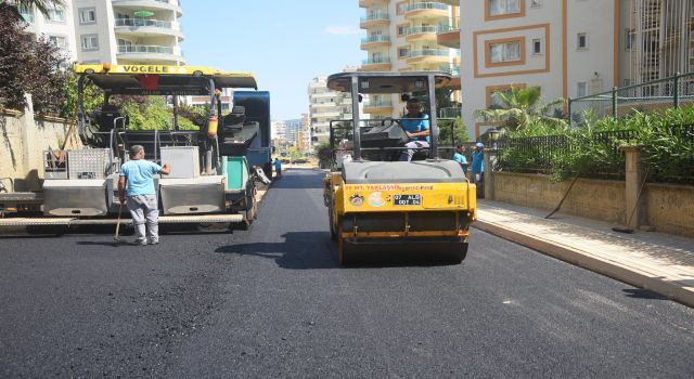 ALANYA BELEDİYESİ SICAK ASFALT ÇALIŞMASINA MAHMUTLAR’DA DEVAM EDİYOR