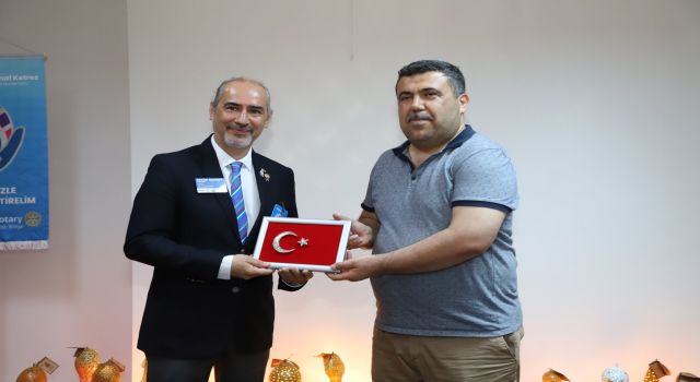 ALANYA BELEDİYESİ VE ROTARY KULÜBÜ ORTAK PROJE İLE GÖRME ENGELLİ BİREYLERE AKILLI BASTON DAĞITTI