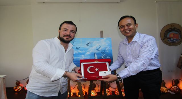 RESSAM CAN EMRE DAĞ ÖĞRENCİLERLE ‘MELEKLERİN RUHU’NU RESMETTİ