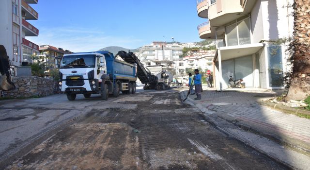 BAŞKAN YÜCEL, ŞEHİR MERKEZİNDE ASFALT YENİLEME ÇALIŞMASININ STARTINI HACET MAHALLESİ’NDEN VERDİ