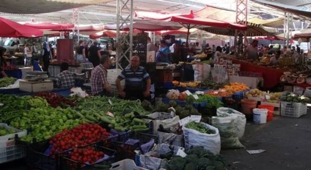 ALANYA’DA PAZARCININ ÇİLESİ BİTMİYOR! ZAMLARA İSYAN EDEN PAZARCILAR YOL KAPATMAYA HAZIRLANIYOR