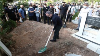 Başkan Muhittin Böcek ağabeyini son yolculuğuna uğurladı