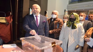 BAŞKAN DEĞİRMENCİ ÜYELERİN DESTEĞİ İLE TEKRAR GÜVEN TAZELEDİ